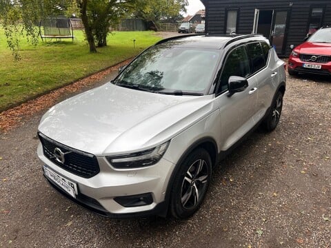 Volvo XC40 T4 R-DESIGN AWD 18