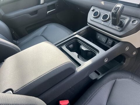 Land Rover Defender X-DYNAMIC S 24