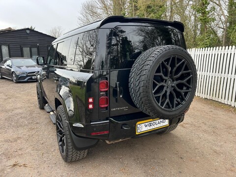 Land Rover Defender X-DYNAMIC S 12