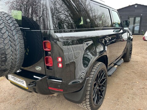 Land Rover Defender X-DYNAMIC S 23