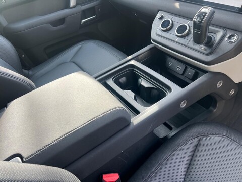Land Rover Defender X-DYNAMIC S 24