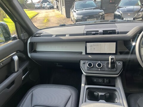 Land Rover Defender X-DYNAMIC S 26