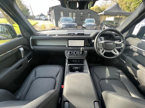 Land Rover Defender X-DYNAMIC S 28