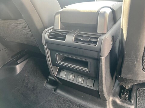 Land Rover Defender X-DYNAMIC S 29
