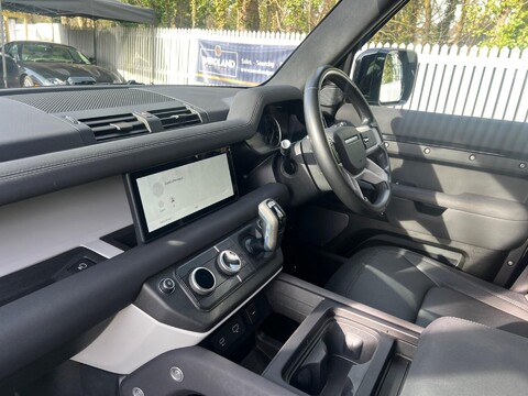 Land Rover Defender X-DYNAMIC S 30