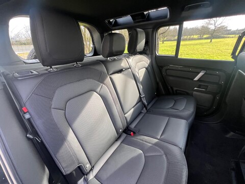 Land Rover Defender X-DYNAMIC S 34