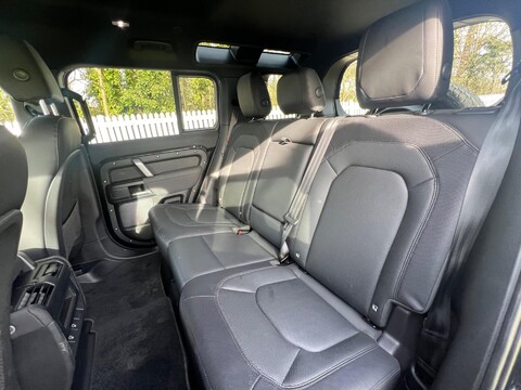 Land Rover Defender X-DYNAMIC S 36