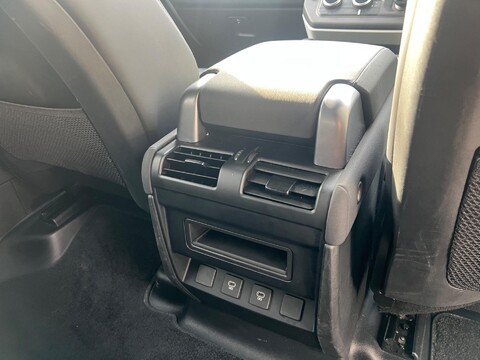 Land Rover Defender X-DYNAMIC S 40