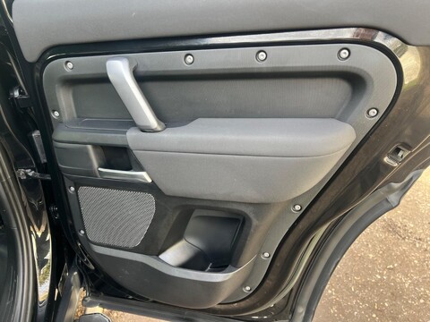 Land Rover Defender X-DYNAMIC S 42