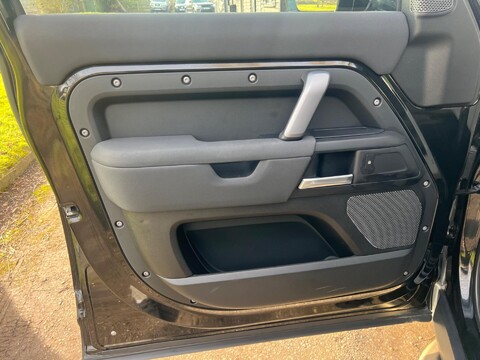 Land Rover Defender X-DYNAMIC S 44