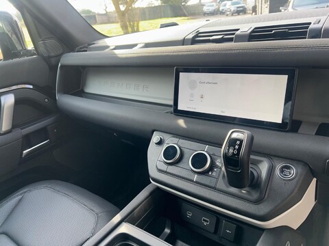 Land Rover Defender X-DYNAMIC S 25