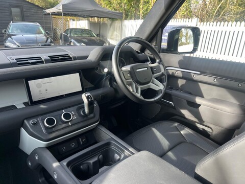 Land Rover Defender X-DYNAMIC S 31