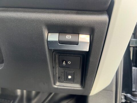 Land Rover Defender X-DYNAMIC S 38