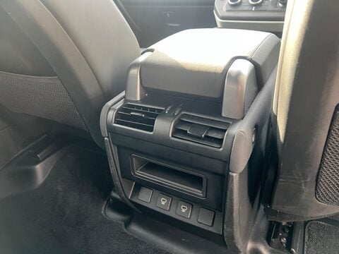 Land Rover Defender X-DYNAMIC S 40