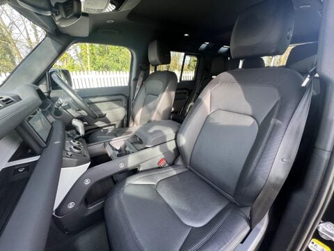 Land Rover Defender X-DYNAMIC S 52