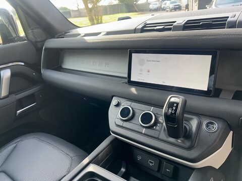 Land Rover Defender X-DYNAMIC S 25