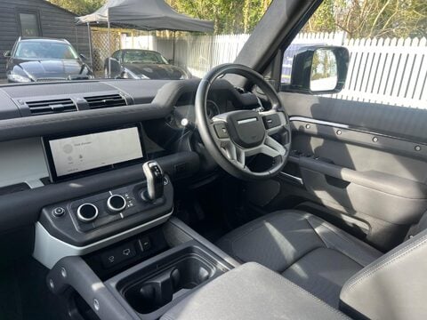 Land Rover Defender X-DYNAMIC S 31