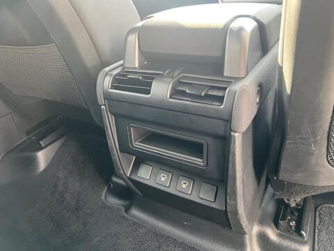 Land Rover Defender X-DYNAMIC S 29