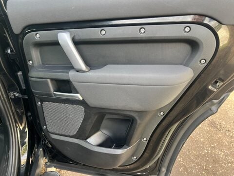Land Rover Defender X-DYNAMIC S 42