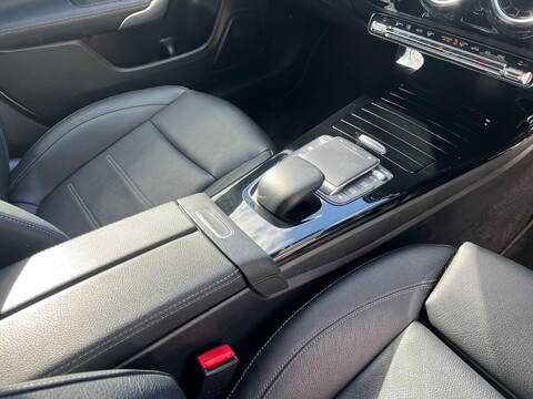 Mercedes-Benz CLA Class CLA 200 AMG LINE 31