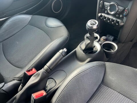 Mini Hatch COOPER 17