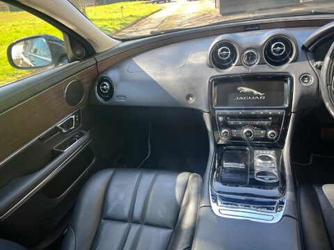 Jaguar XJ D V6 LUXURY 32