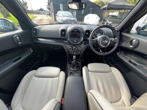 Mini Countryman COOPER 22