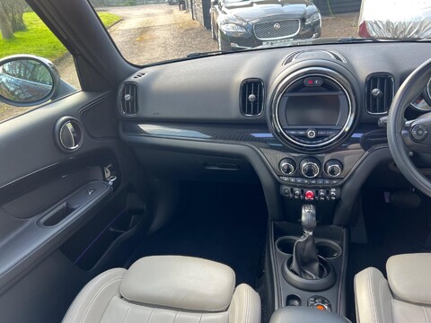 Mini Countryman COOPER 23