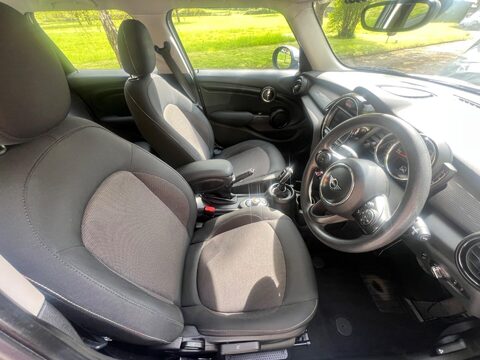 Mini Hatch COOPER CLASSIC 17