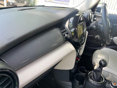 Mini Hatch COOPER 29