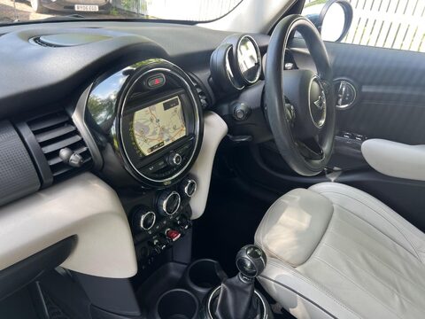 Mini Hatch COOPER 28