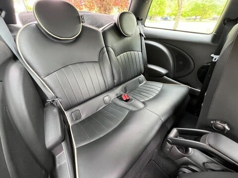 Mini Hatch COOPER 31