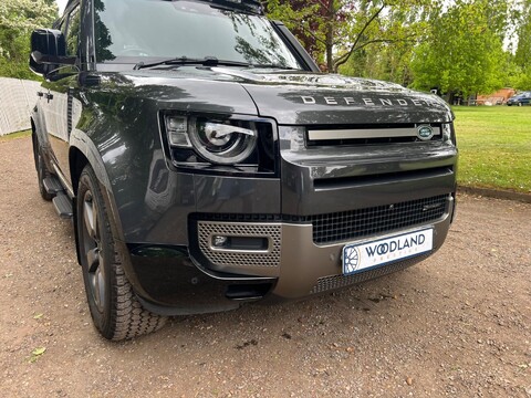 Land Rover Defender 3.0 D250 MHEV X-Dynamic HSE Auto 4WD Euro 6 (s/s) 5dr 9