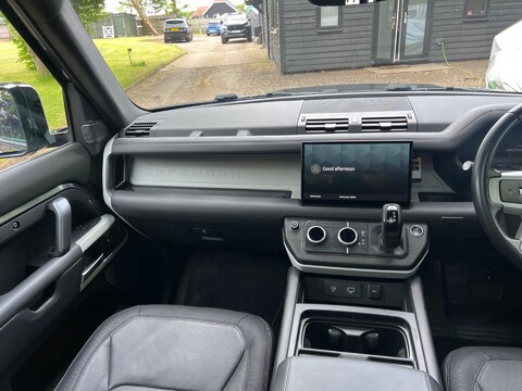Land Rover Defender 3.0 D250 MHEV X-Dynamic HSE Auto 4WD Euro 6 (s/s) 5dr 31