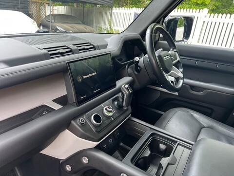 Land Rover Defender 3.0 D250 MHEV X-Dynamic HSE Auto 4WD Euro 6 (s/s) 5dr 33