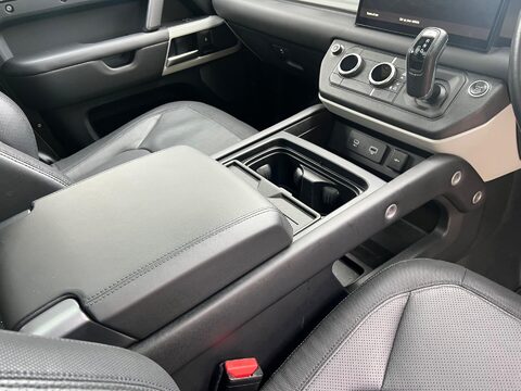 Land Rover Defender 3.0 D250 MHEV X-Dynamic HSE Auto 4WD Euro 6 (s/s) 5dr 27