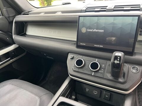 Land Rover Defender 3.0 D250 MHEV X-Dynamic HSE Auto 4WD Euro 6 (s/s) 5dr 28