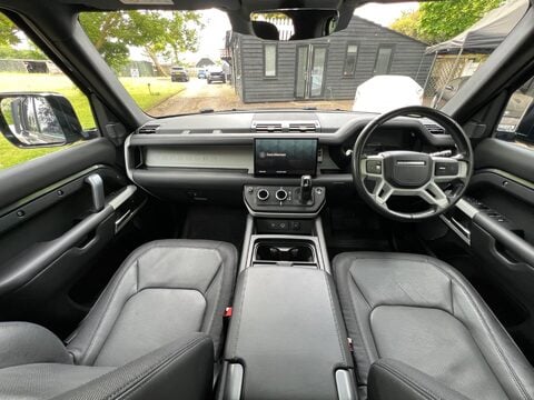 Land Rover Defender 3.0 D250 MHEV X-Dynamic HSE Auto 4WD Euro 6 (s/s) 5dr 29