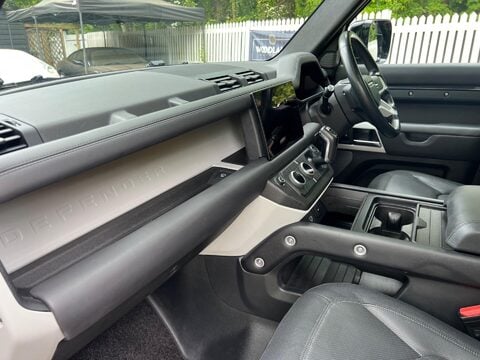 Land Rover Defender 3.0 D250 MHEV X-Dynamic HSE Auto 4WD Euro 6 (s/s) 5dr 34