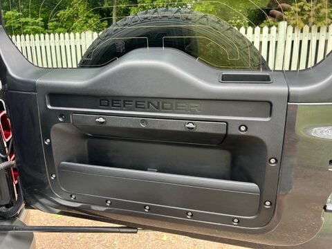 Land Rover Defender 3.0 D250 MHEV X-Dynamic HSE Auto 4WD Euro 6 (s/s) 5dr 74