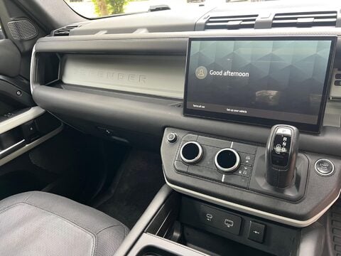 Land Rover Defender 3.0 D250 MHEV X-Dynamic HSE Auto 4WD Euro 6 (s/s) 5dr 28