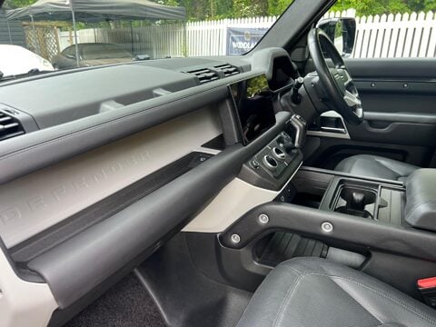 Land Rover Defender 3.0 D250 MHEV X-Dynamic HSE Auto 4WD Euro 6 (s/s) 5dr 34