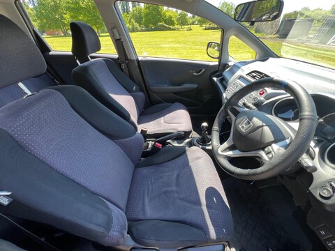 Honda Jazz I-VTEC SE 15
