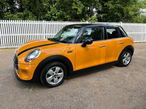 Mini Hatch COOPER D 8