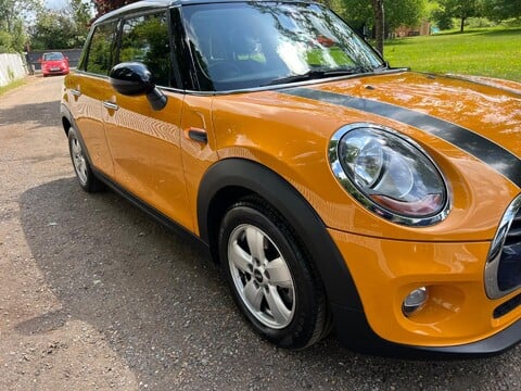 Mini Hatch COOPER D 17