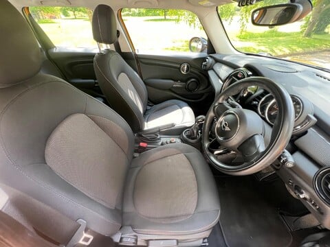 Mini Hatch COOPER D 18