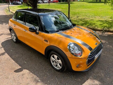Mini Hatch COOPER D 19