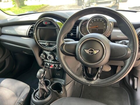 Mini Hatch COOPER D 21