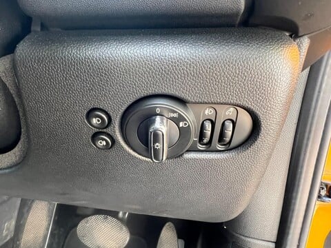 Mini Hatch COOPER D 22
