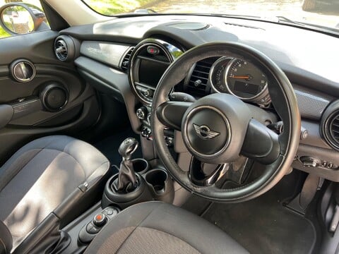 Mini Hatch COOPER D 23